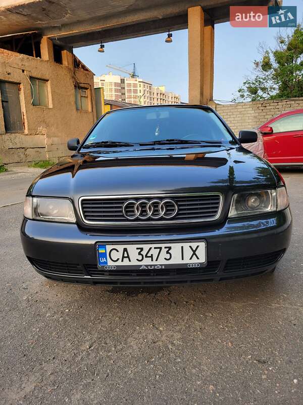 Седан Audi A4 1995 в Черкассах