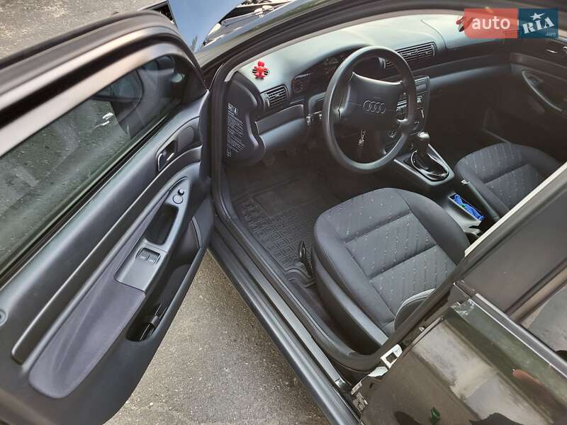 Седан Audi A4 1995 в Черкассах