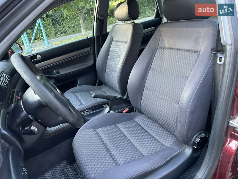 Седан Audi A4 1999 в Ровно