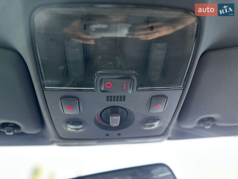 Седан Audi A4 1999 в Ровно