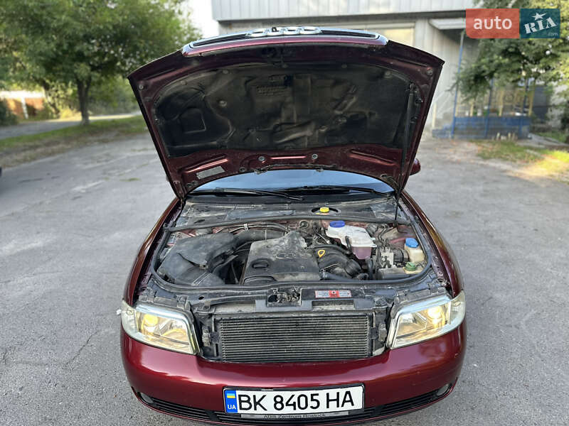 Седан Audi A4 1999 в Ровно