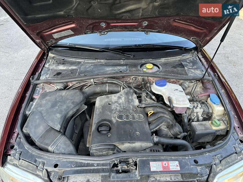 Седан Audi A4 1999 в Ровно