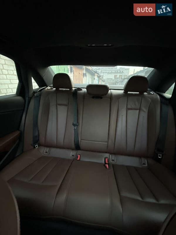 Седан Audi A4 2016 в Днепре