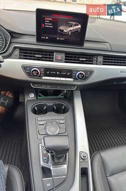 Седан Audi A4 2019 в 
