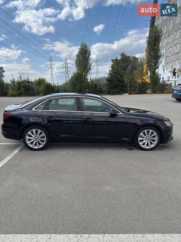 Седан Audi A4 2019 в Киеве