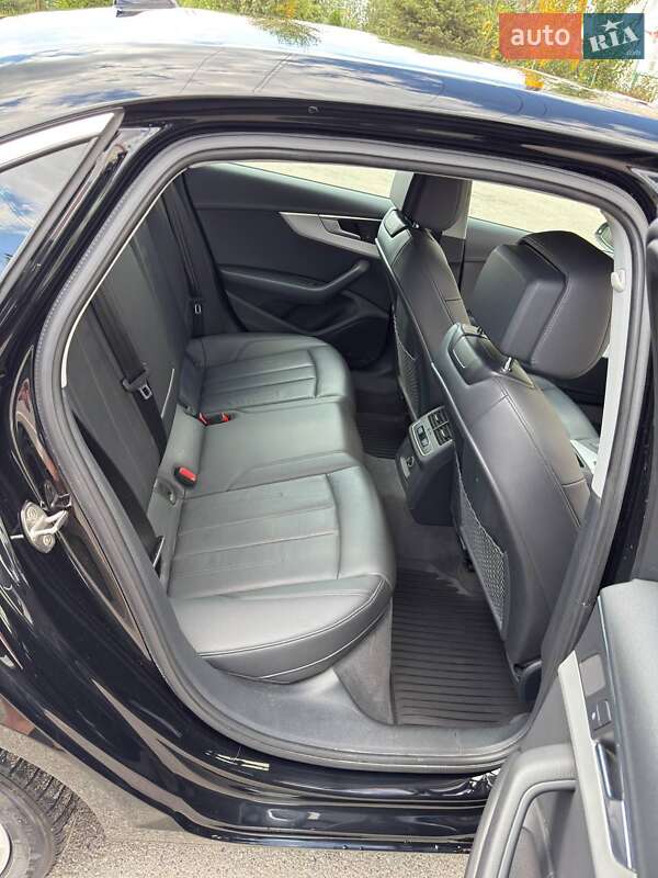 Седан Audi A4 2019 в Киеве