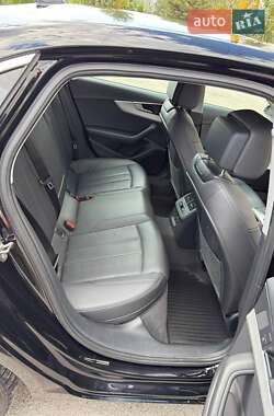 Седан Audi A4 2019 в 