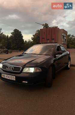 Седан Audi A4 1997 в 