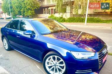 Седан Audi A4 2018 в 