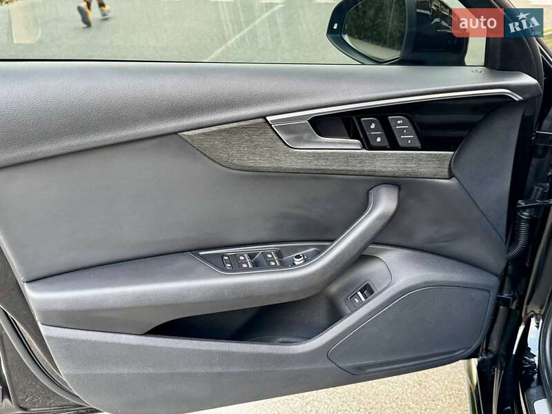 Седан Audi A4 2021 в Киеве