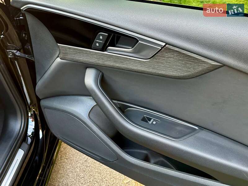 Седан Audi A4 2021 в Киеве