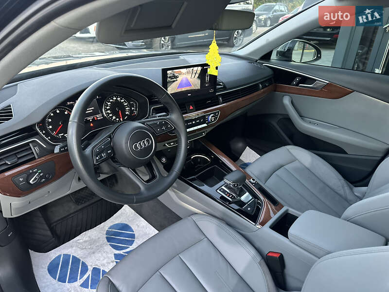 Седан Audi A4 2020 в Ровно