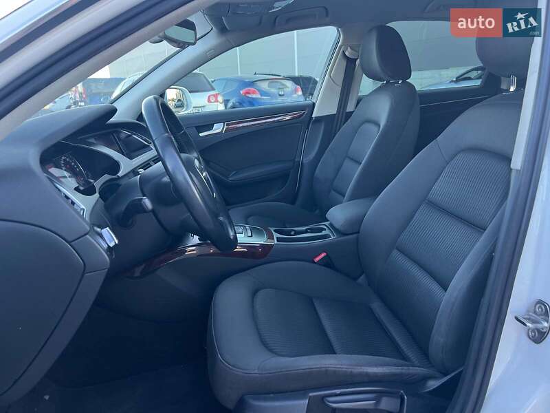 Седан Audi A4 2010 в Львове