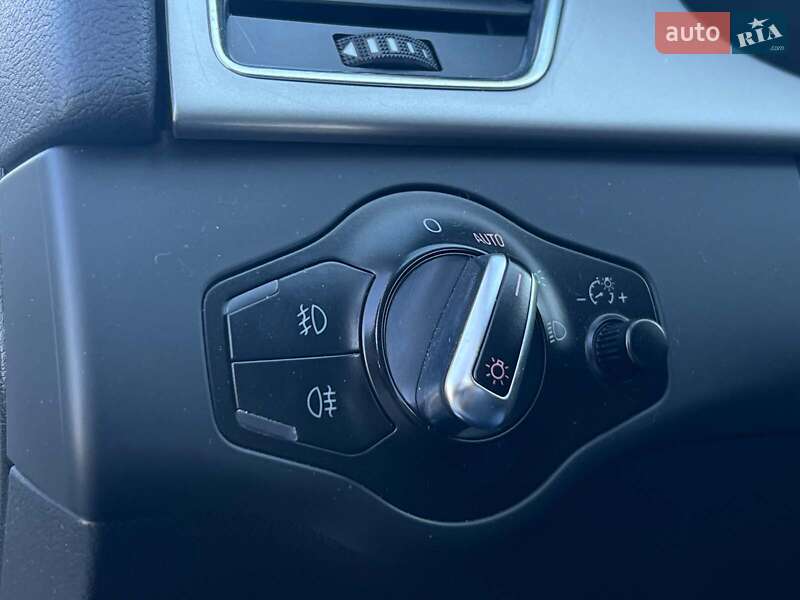 Седан Audi A4 2010 в Львове