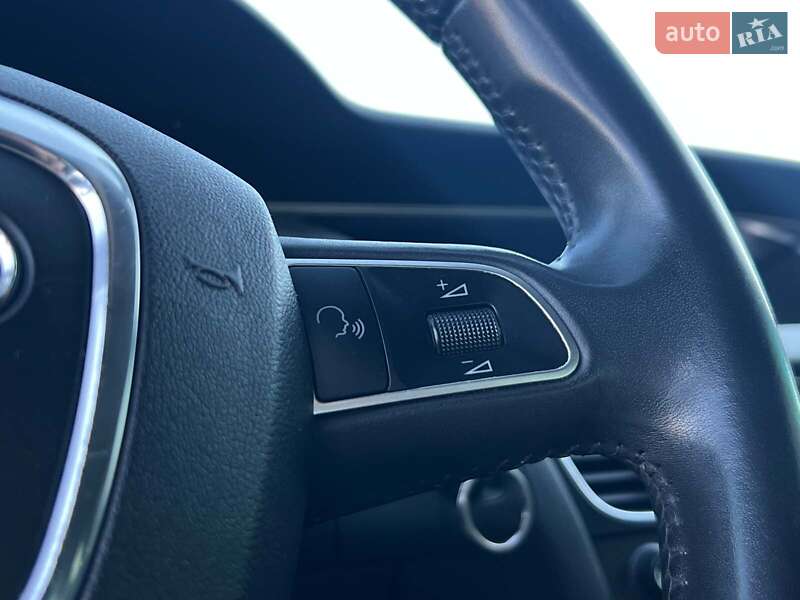 Седан Audi A4 2010 в Львове