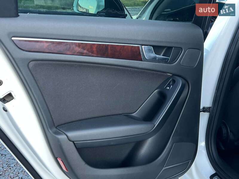 Седан Audi A4 2010 в Львове