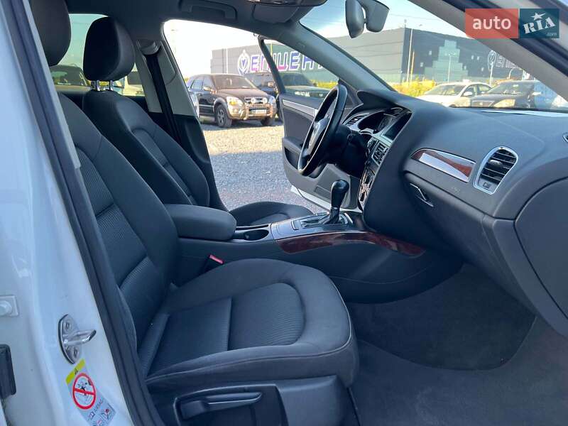 Седан Audi A4 2010 в Львове