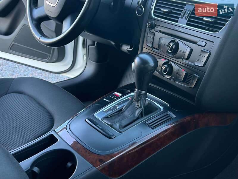 Седан Audi A4 2010 в Львове