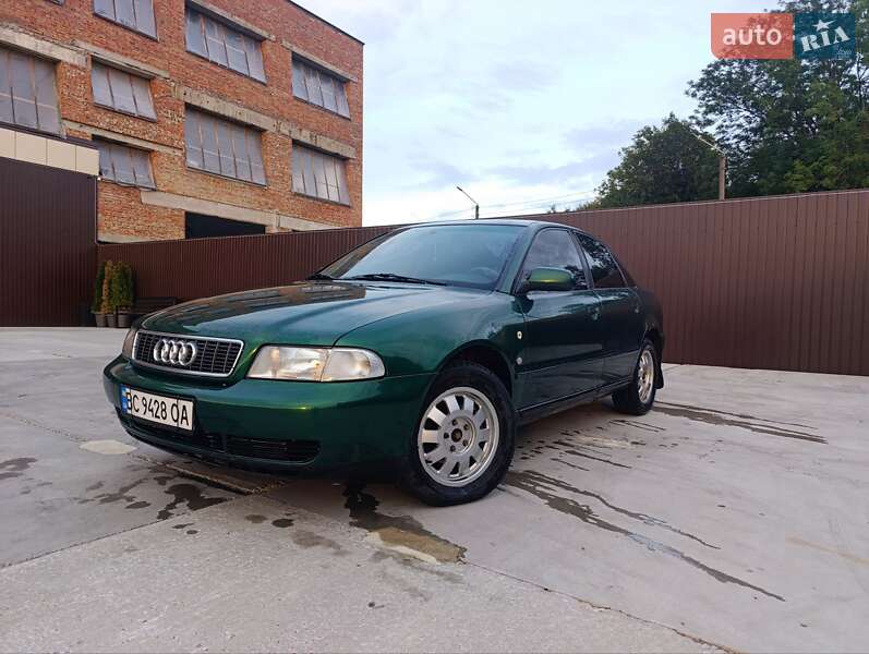 Седан Audi A4 1997 в 