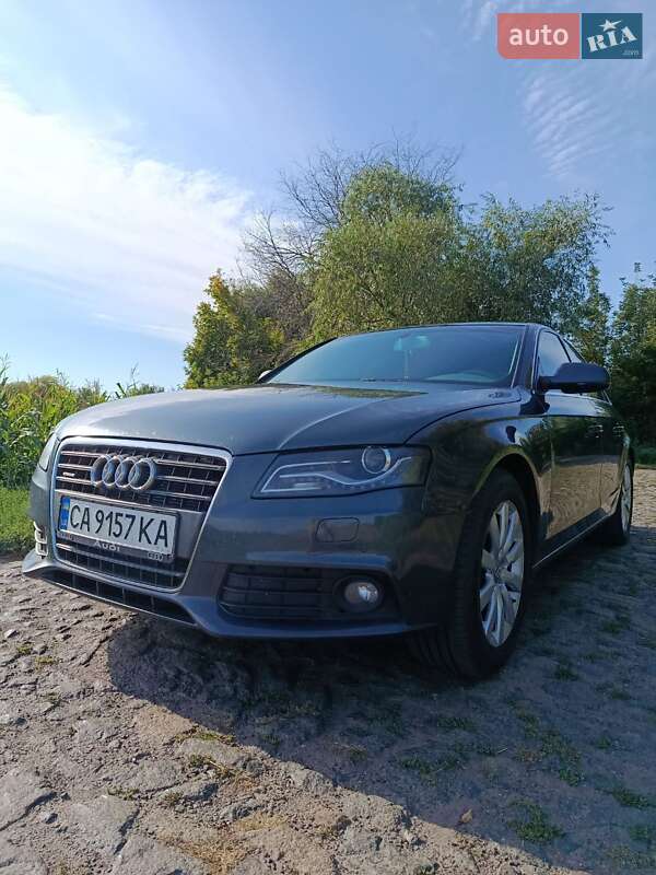 Седан Audi A4 2010 в 