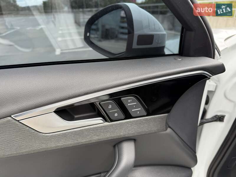 Седан Audi A4 2021 в Киеве