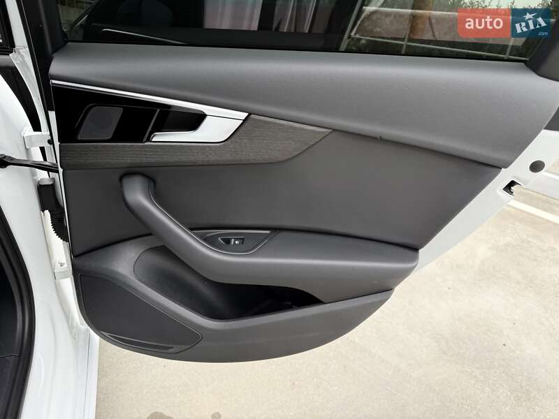 Седан Audi A4 2021 в Киеве