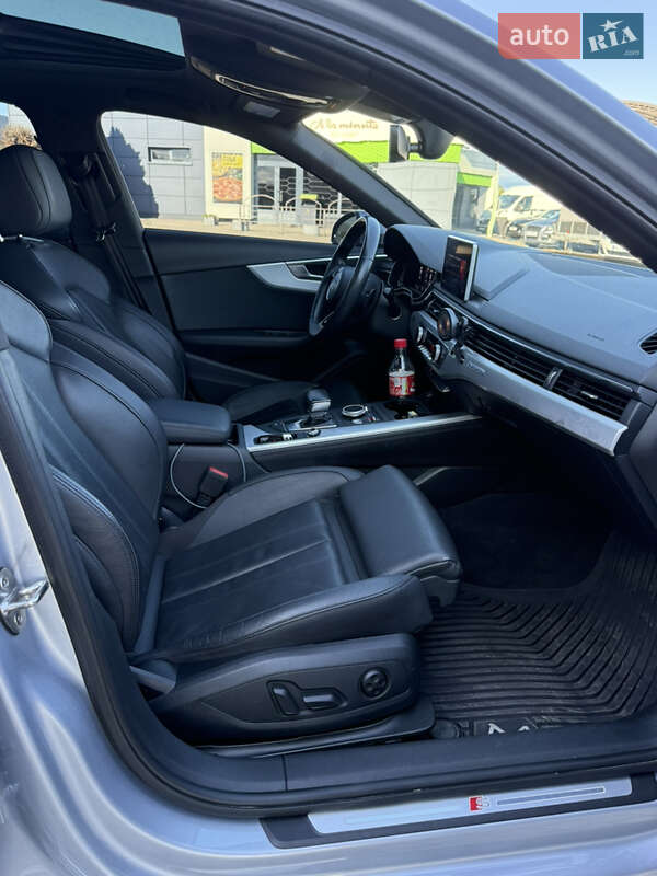Седан Audi A4 2018 в Ужгороде