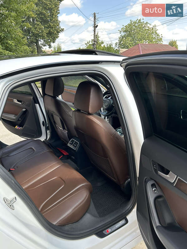Седан Audi A4 2015 в Ромнах
