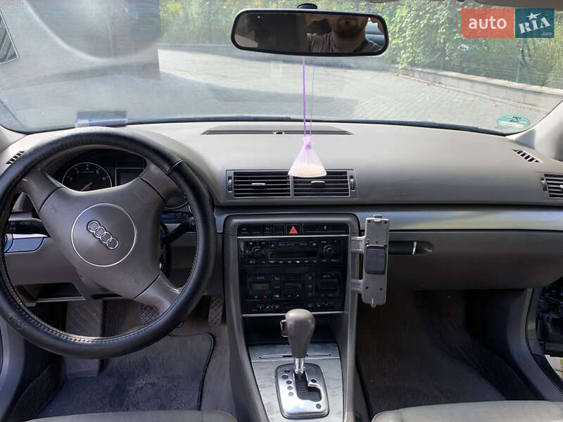 Седан Audi A4 2002 в Ровно