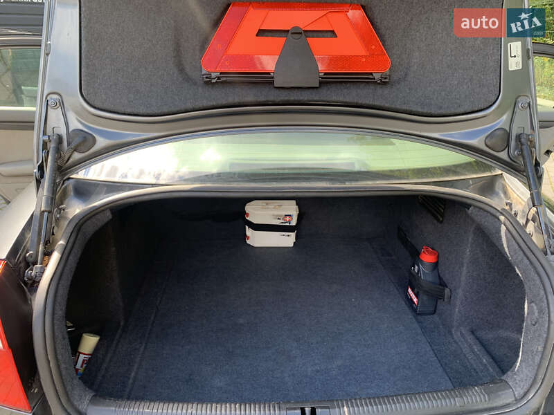 Седан Audi A4 2002 в Ровно