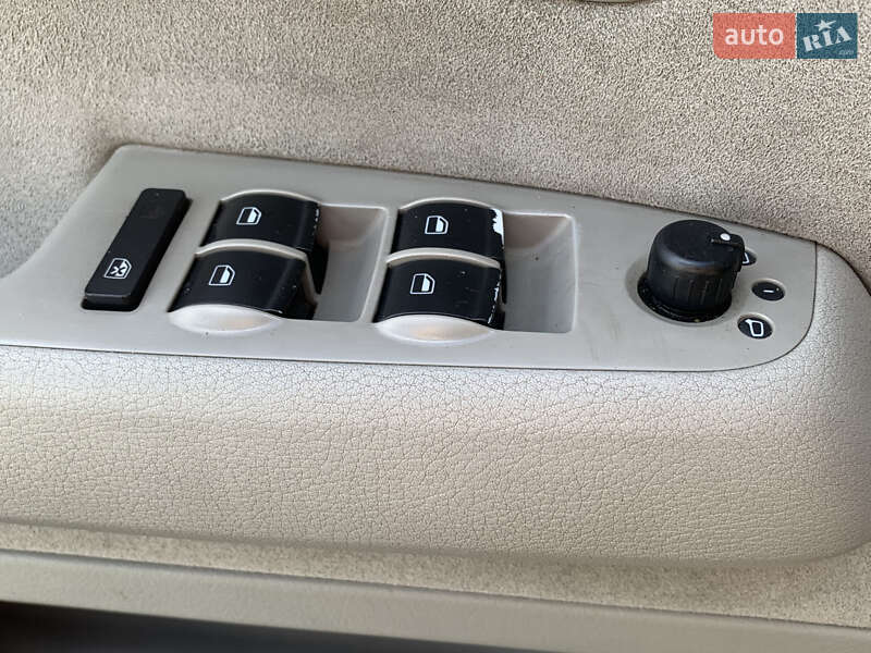 Седан Audi A4 2002 в Ровно