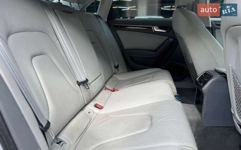 Седан Audi A4 2013 в Черновцах