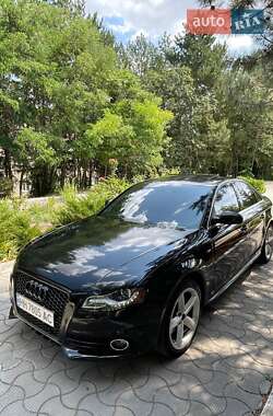 Седан Audi A4 2011 в Окнах