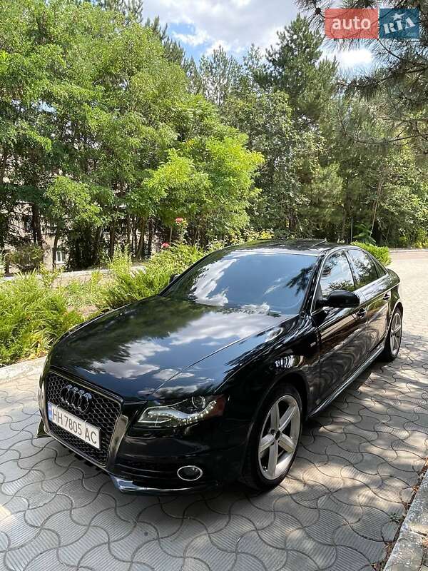 Седан Audi A4 2011 в Окнах