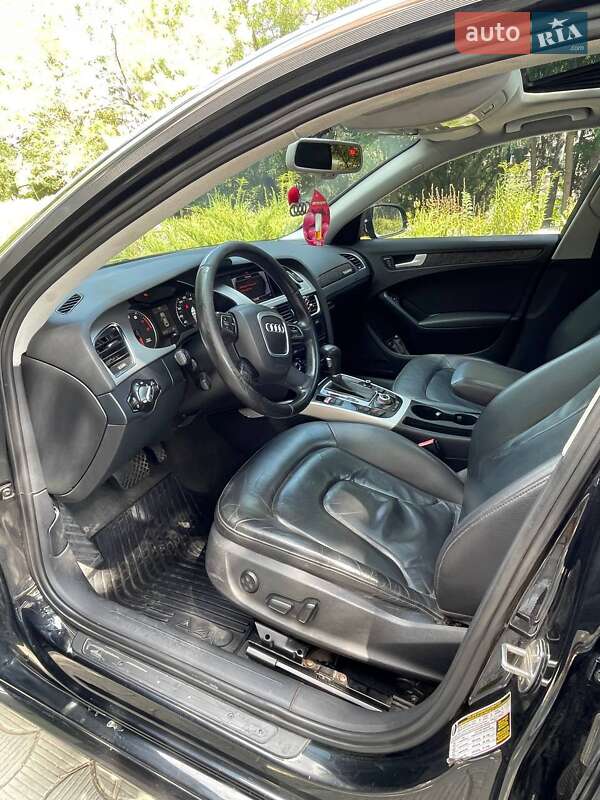 Седан Audi A4 2011 в Окнах