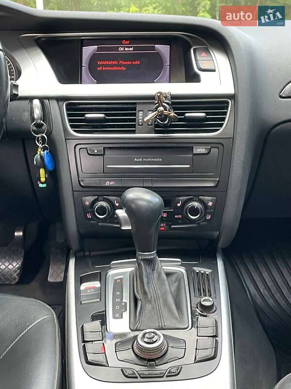 Седан Audi A4 2011 в Окнах