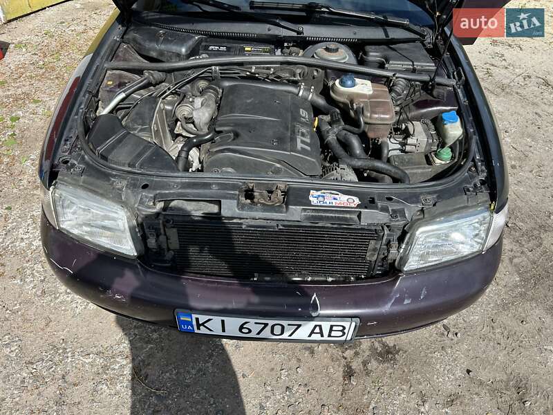 Седан Audi A4 1995 в Прилуках