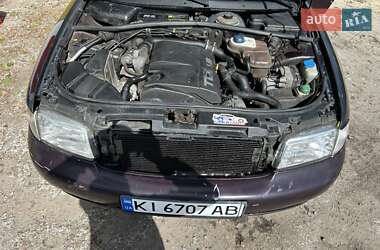 Седан Audi A4 1995 в 