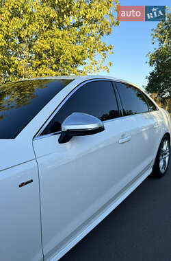 Седан Audi A4 2022 в 