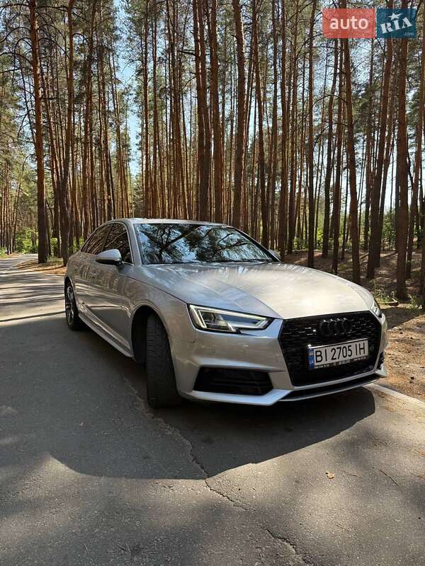 Седан Audi A4 2018 в 