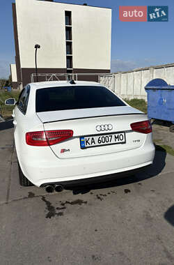 Седан Audi A4 2012 в 
