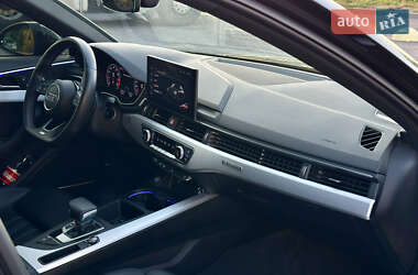 Седан Audi A4 2020 в 