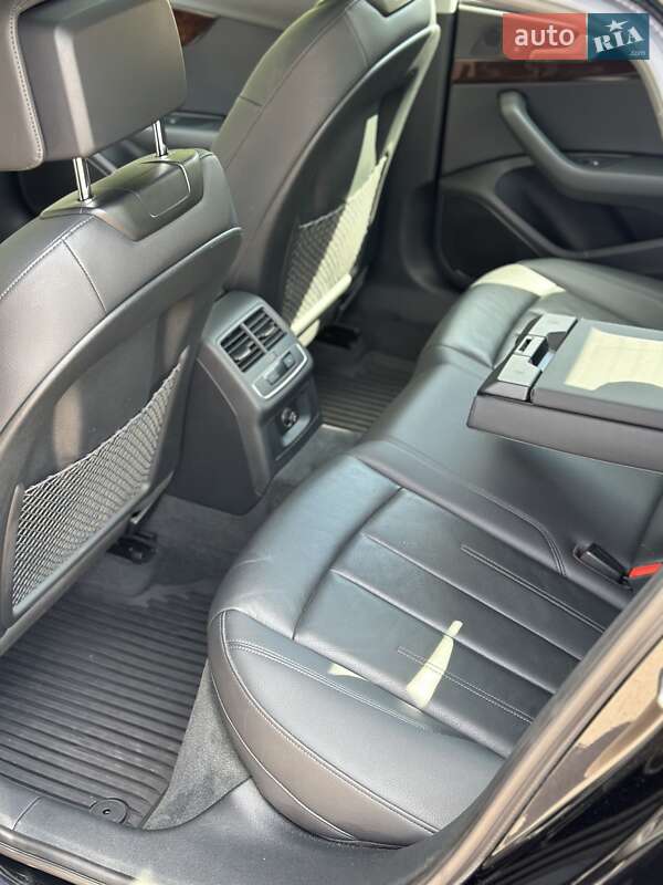 Седан Audi A4 2019 в Киеве