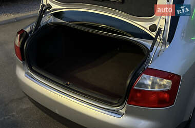 Седан Audi A4 2004 в 