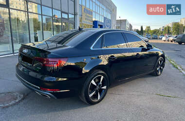 Седан Audi A4 2019 в 