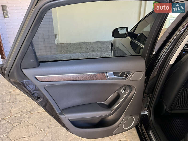 Седан Audi A4 2013 в Черновцах