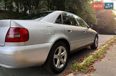 Седан Audi A4 1999 в 