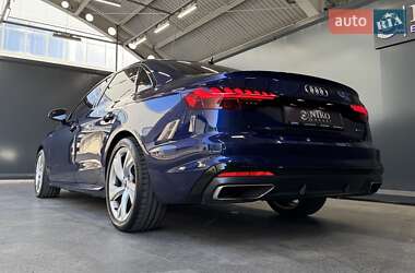 Седан Audi A4 2021 в 