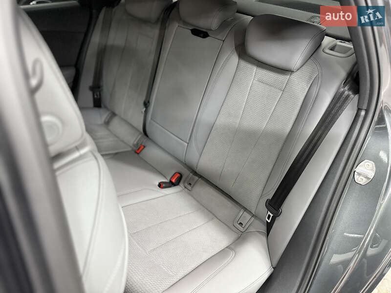 Седан Audi A4 2023 в Києві