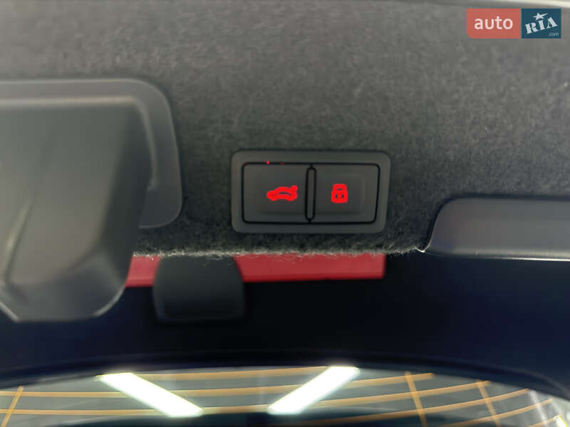 Седан Audi A4 2023 в Києві